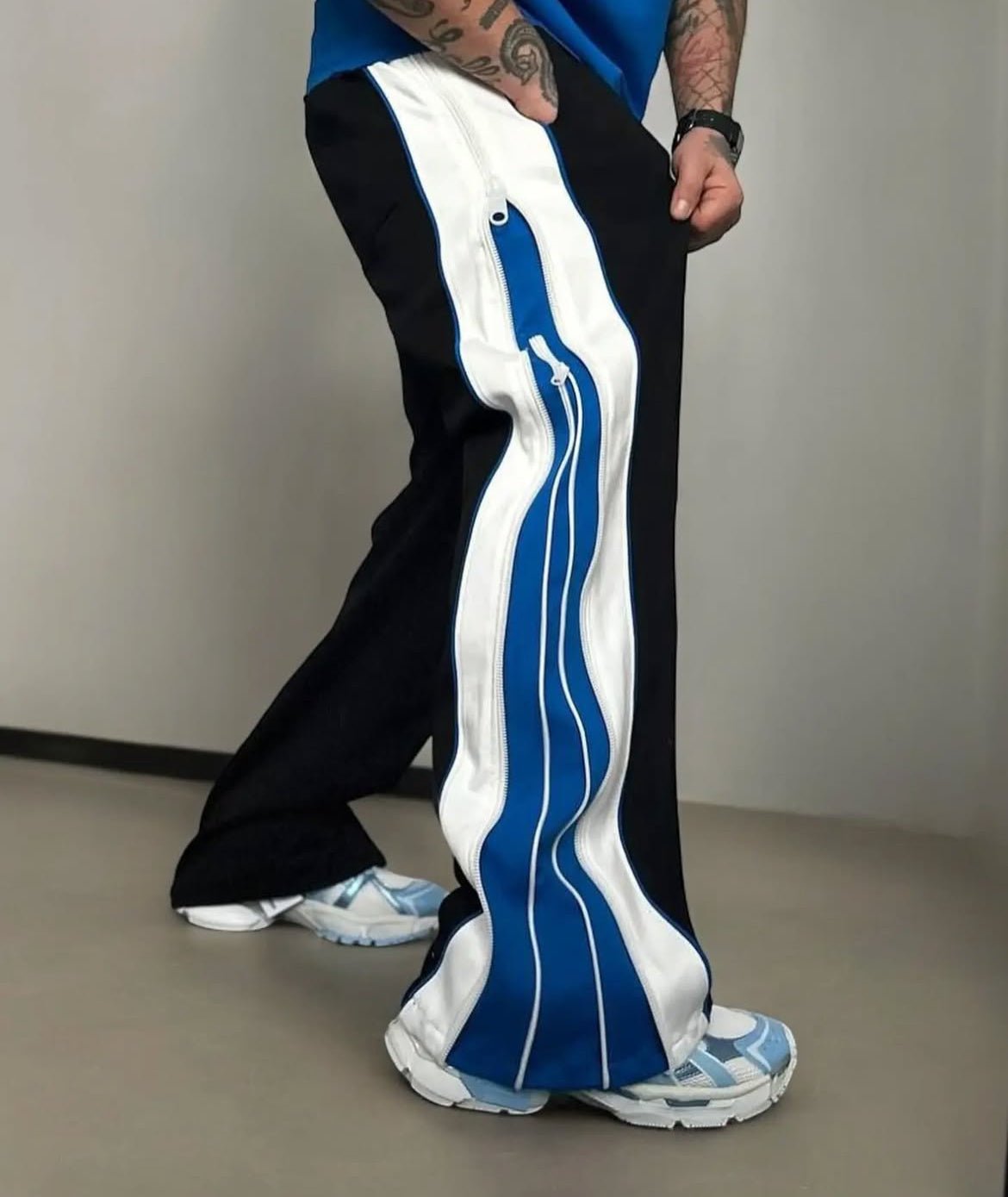 Streetwear Joggers with Double Zippers – Side View